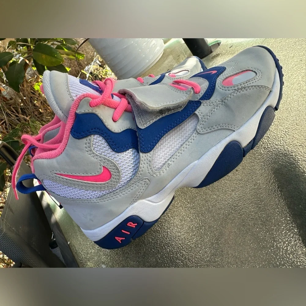 Nike Air‎ Speed Turf GS Kids Sneakers - Gray, Pink, and Blue Size 5.5